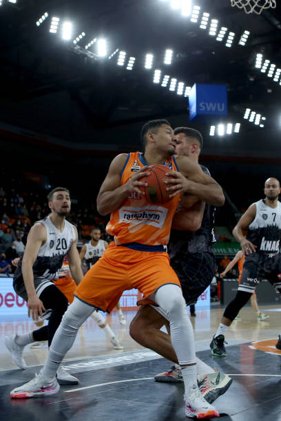 涌现出像吴 涌现出像吴